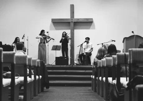 Koncert školní kapely Mezi světy