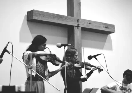 Koncert školní kapely Mezi světy