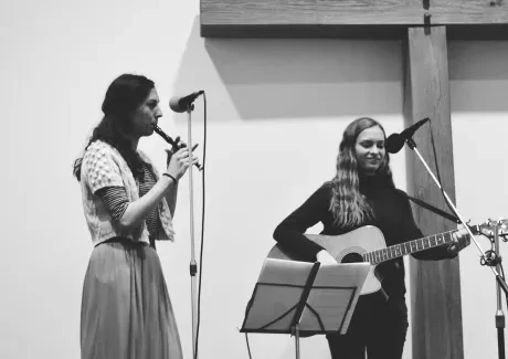 Koncert školní kapely Mezi světy