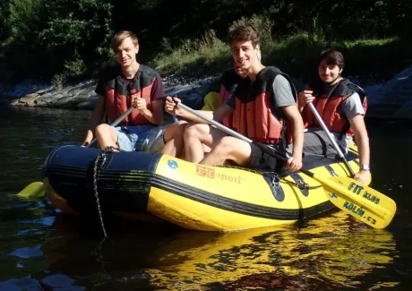 STK - vodáci na Vltavě i ve Vltavě