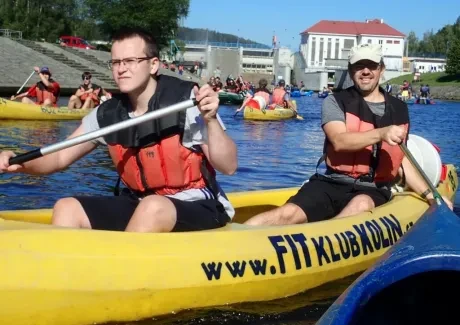 STK - vodáci na Vltavě i ve Vltavě