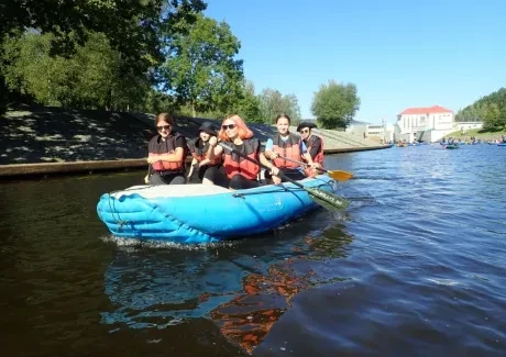 STK - vodáci na Vltavě i ve Vltavě