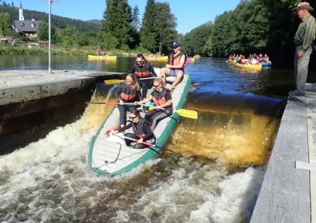 STK - vodáci na Vltavě i ve Vltavě