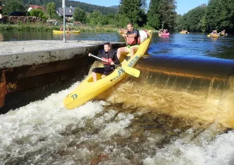 STK - vodáci na Vltavě i ve Vltavě
