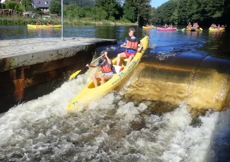 STK - vodáci na Vltavě i ve Vltavě