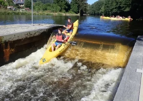 STK - vodáci na Vltavě i ve Vltavě