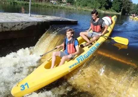 STK - vodáci na Vltavě i ve Vltavě