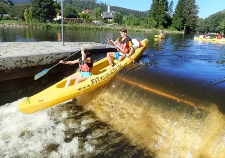 STK - vodáci na Vltavě i ve Vltavě