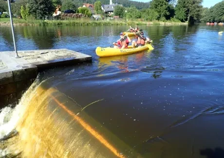 STK - vodáci na Vltavě i ve Vltavě