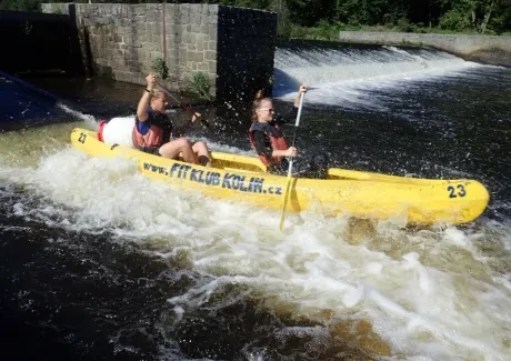 STK - vodáci na Vltavě i ve Vltavě