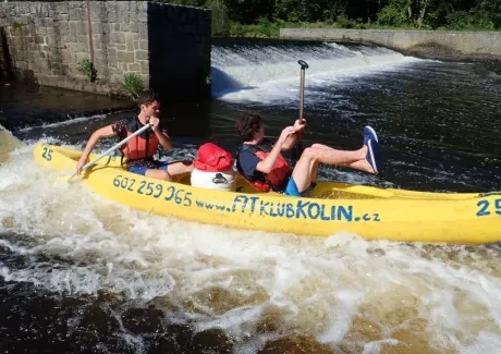 STK - vodáci na Vltavě i ve Vltavě