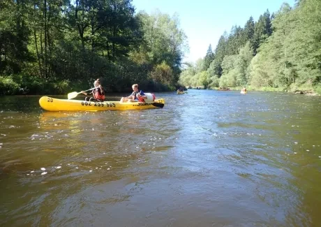 STK - vodáci na Vltavě i ve Vltavě