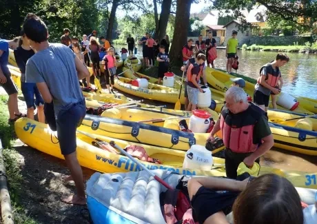 STK - vodáci na Vltavě i ve Vltavě