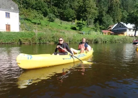 STK - vodáci na Vltavě i ve Vltavě