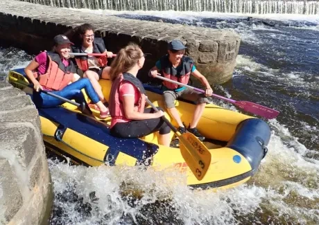 STK - vodáci na Vltavě i ve Vltavě