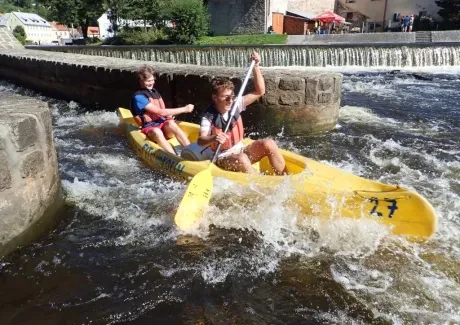 STK - vodáci na Vltavě i ve Vltavě