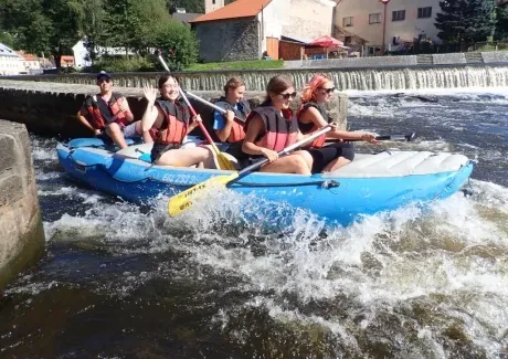 STK - vodáci na Vltavě i ve Vltavě