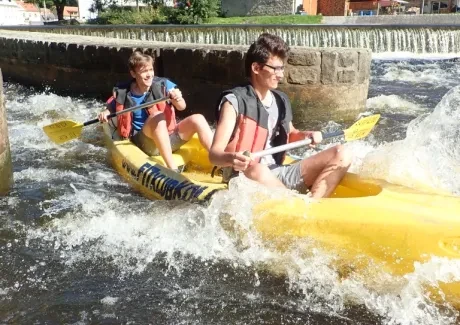 STK - vodáci na Vltavě i ve Vltavě