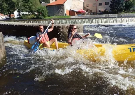 STK - vodáci na Vltavě i ve Vltavě