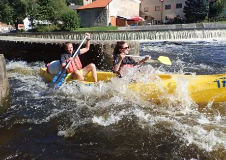 STK - vodáci na Vltavě i ve Vltavě
