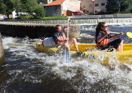 STK - vodáci na Vltavě i ve Vltavě