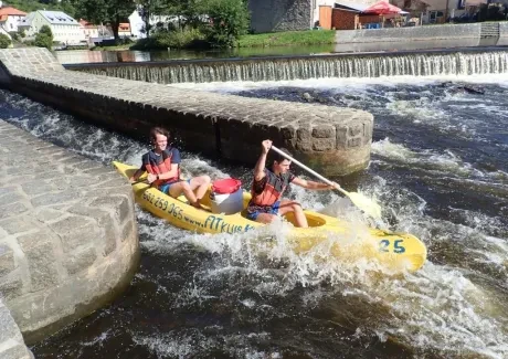 STK - vodáci na Vltavě i ve Vltavě