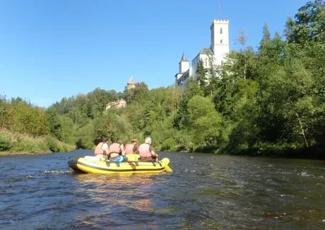 STK - vodáci na Vltavě i ve Vltavě