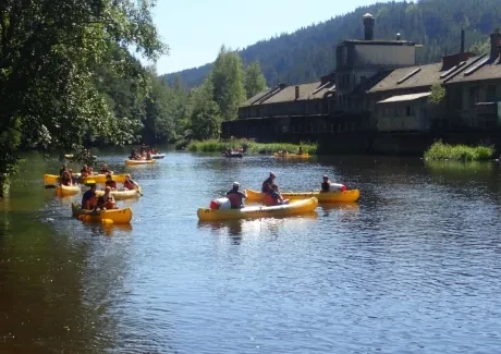 STK - vodáci na Vltavě i ve Vltavě