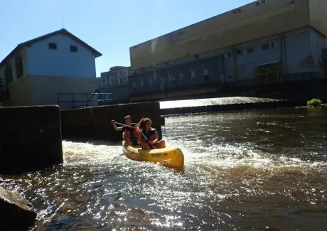 STK - vodáci na Vltavě i ve Vltavě