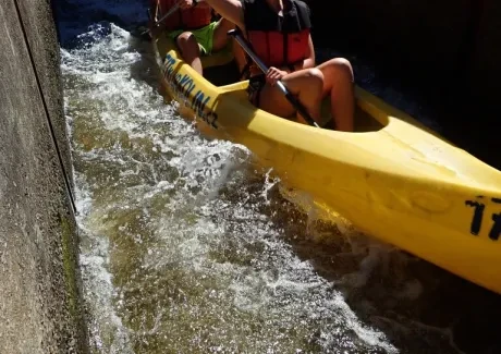 STK - vodáci na Vltavě i ve Vltavě