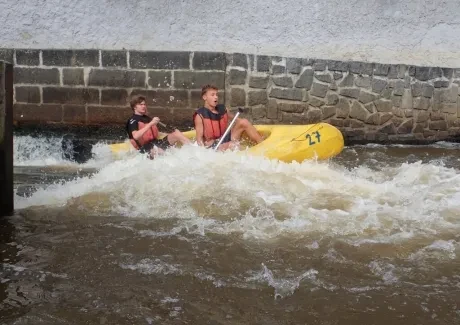STK - vodáci na Vltavě i ve Vltavě