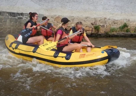 STK - vodáci na Vltavě i ve Vltavě