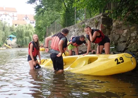 STK - vodáci na Vltavě i ve Vltavě