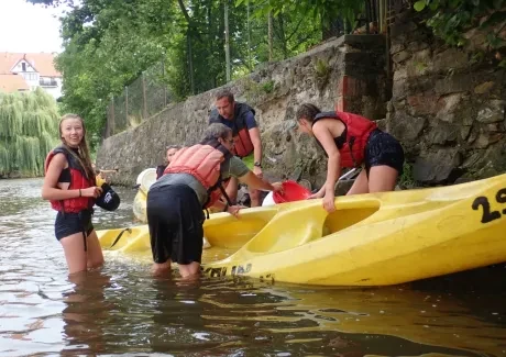 STK - vodáci na Vltavě i ve Vltavě