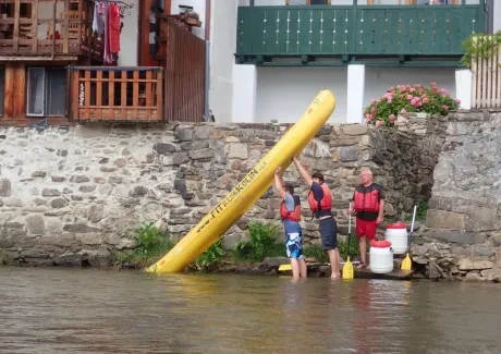 STK - vodáci na Vltavě i ve Vltavě