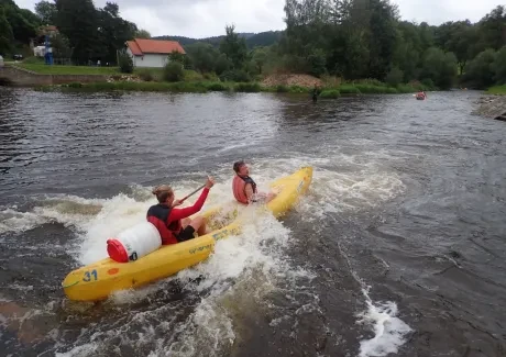 STK - vodáci na Vltavě i ve Vltavě