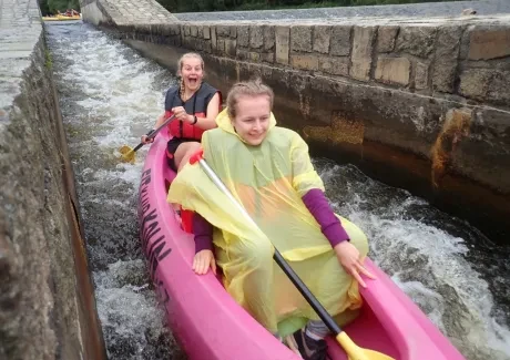 STK - vodáci na Vltavě i ve Vltavě