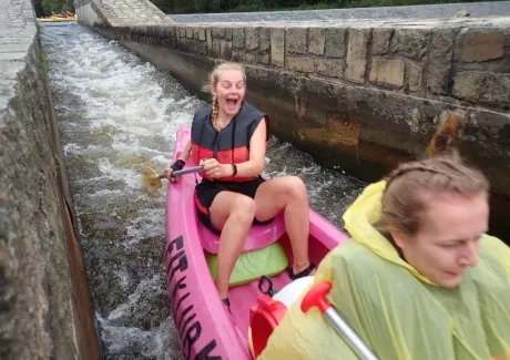 STK - vodáci na Vltavě i ve Vltavě