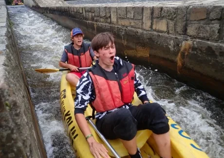 STK - vodáci na Vltavě i ve Vltavě