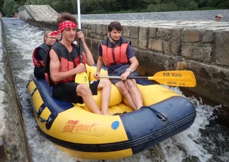 STK - vodáci na Vltavě i ve Vltavě