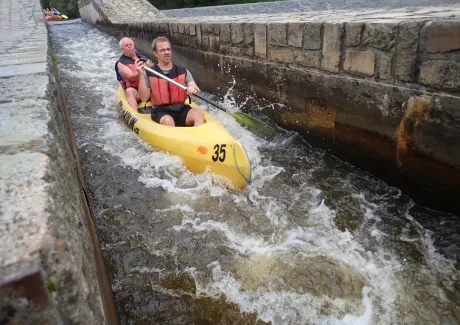 STK - vodáci na Vltavě i ve Vltavě