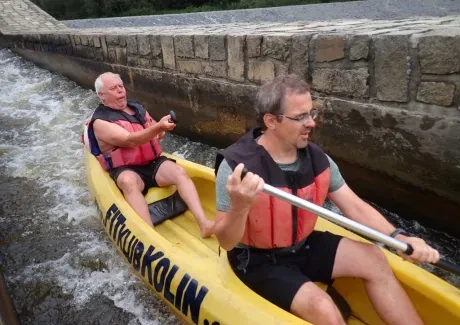 STK - vodáci na Vltavě i ve Vltavě