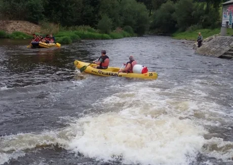 STK - vodáci na Vltavě i ve Vltavě