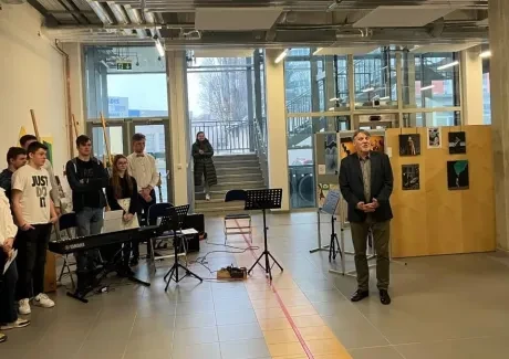 Vernisáž výstavy výtvarných prací studentů BIGY 6. 3. 2023