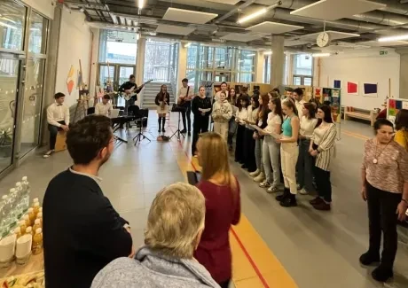 Vernisáž výstavy výtvarných prací studentů BIGY 6. 3. 2023