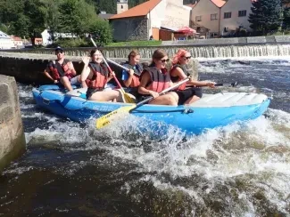 STK - vodáci na Vltavě i ve Vltavě