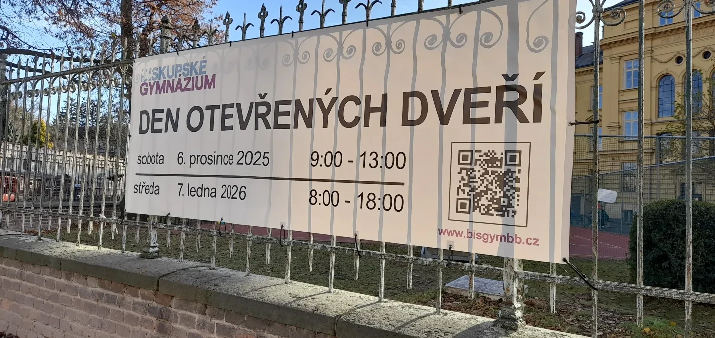 den otevřených dveří